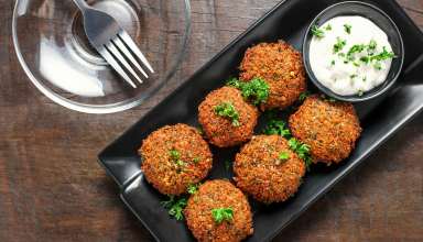 Falafel with tzatziki sauce